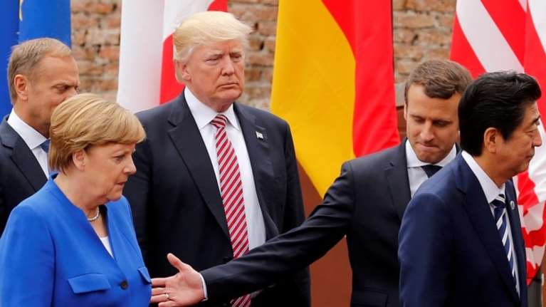 Ερευνα Pew: «Καταρρέει» ο Τραμπ, το 75% των πολιτών δεν τον εμπιστεύεται