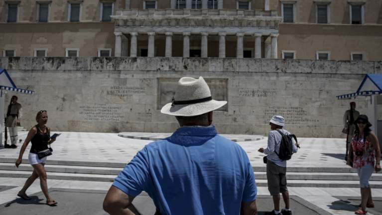 Καύσωνας με 37 βαθμούς ακόμη και τη νύχτα στην Αθήνα