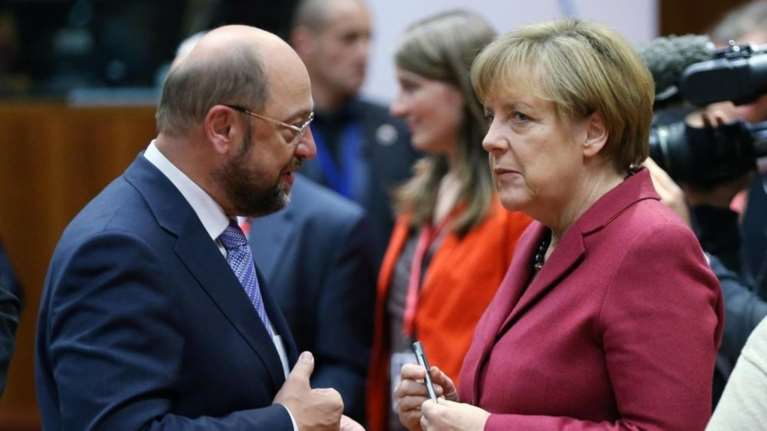 Με 17 μονάδες διαφορά προηγείται η Μέρκελ από τον Σουλτς