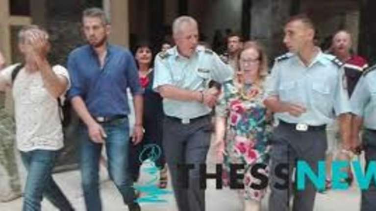 Ενταση σε πλειστηριασμό -Φυγαδεύτηκε συμβολαιογράφος -βίντεο