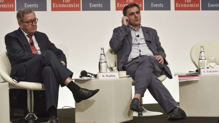 Γρίφοι και αμηχανία Τσακαλώτου για έξοδο στις αγορές