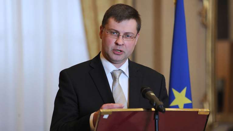 «Υπενθύμιση» Ντομπρόβσκις για ΤΑΙΠΕΔ: Λύστε το για να εκταμιευθεί η δόση