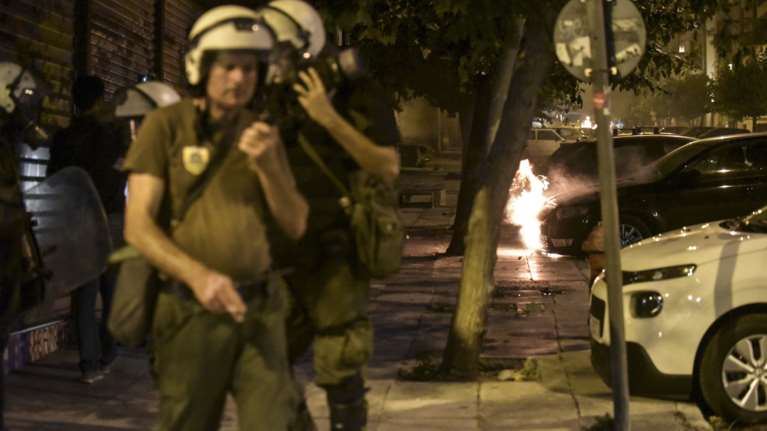 Επίθεση αντιεξουσιαστών σε αστυνομικούς-Κλειστή η Πατησίων