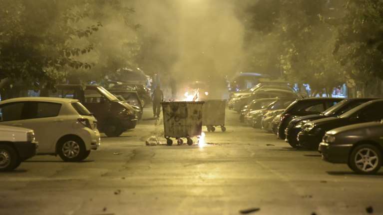 Eπίδειξη δύναμης αντιεξουσιαστών - «άγρια» νύχτα στα Εξάρχεια