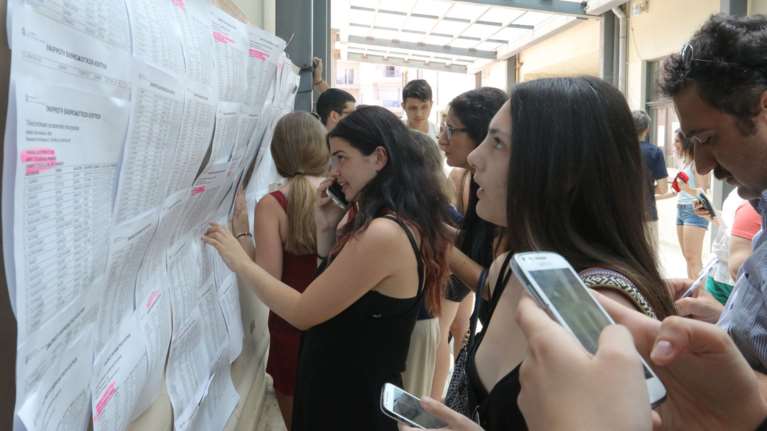 Τέλος στην αγωνία, ανακοινώθηκαν οι βαθμοί των Πανελληνίων