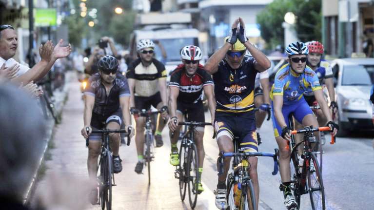 Με τιμές ήρωα υποδέχτηκαν τα Τρίκαλα τον Στέλιο Βάσκο