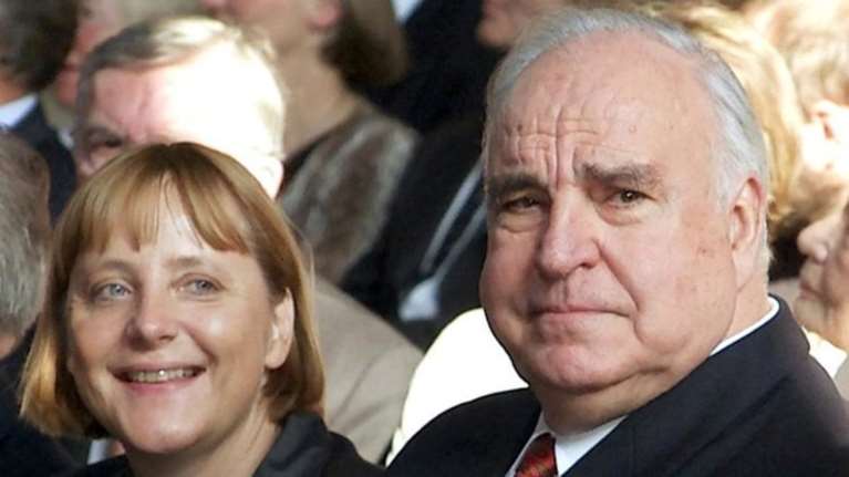 Ο Χέλμουτ Κολ ρίχνει... μεταθανάτια «πόρτα» στη Μέρκελ