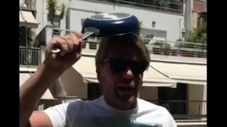 Ο Σπύρος Σούλης τηγάνισε ομελέτα στο μπαλκόνι του με τον... ήλιο [βίντεο]