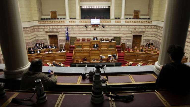 Live οι ομιλίες των πολιτικών αρχηγών στη Βουλή