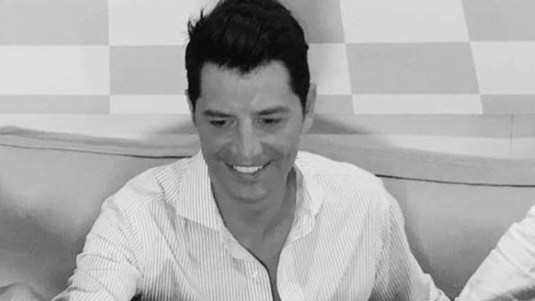 Τι κάνει ο Σάκης Ρουβάς λίγη ώρα πριν το γάμο του -φωτό