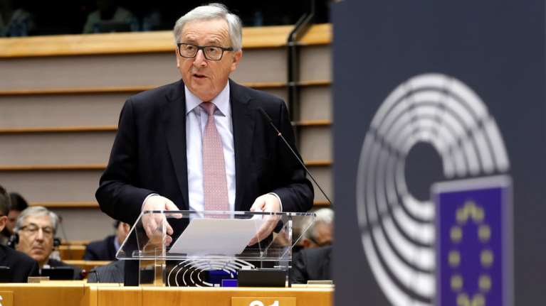 Γιούνκερ σε Ταγιάνι: «Το ευρωκοινοβούλιο είναι γελοίο»!