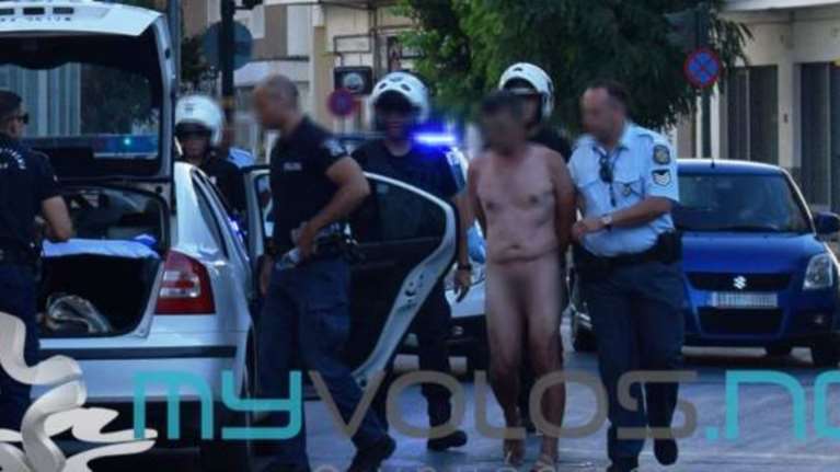 Απίστευτες εικόνες: Αντρας έκανε βόλτες ολόγυμνος στον Βόλο