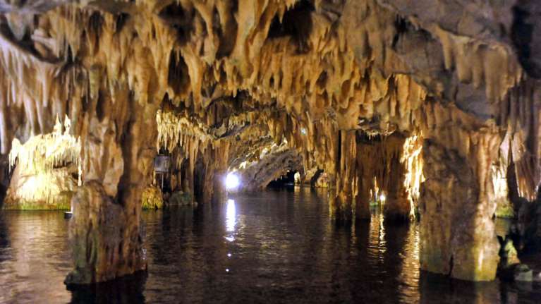 Τα ωραιότερα, γνωστά  και άγνωστα σπήλαια στην Ελλάδα