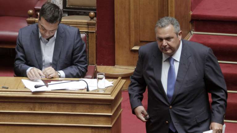 Νέα ασπίδα Τσίπρα σε Καμμένο για τις επαφές με τον ισοβίτη