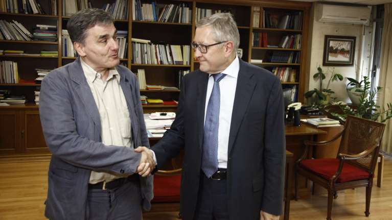 Τρέχουν άρον - άρον να κλείσουν τα προαπαιτούμενα για τη δόση