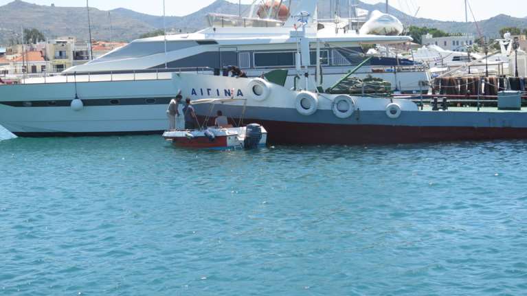 Αίγινα: Στο αυτόφωρο ο πλοίαρχος &amp; μέλος του πληρώματος της υδροφόρας
