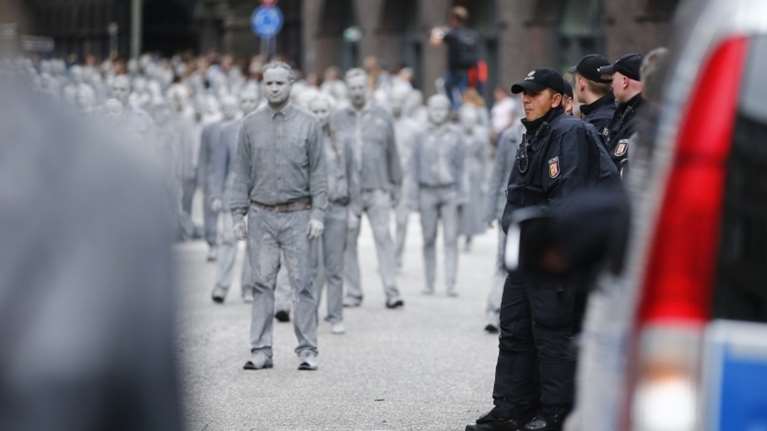 Τα &quot;ζόμπι&quot; βγήκαν στους δρόμους κατά της G20 (ΦΩΤΟ)