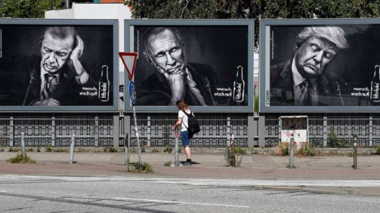 Γερμανία: Η προκλητική διαφήμιση με τις εικόνες των ισχυρών του κόσμου