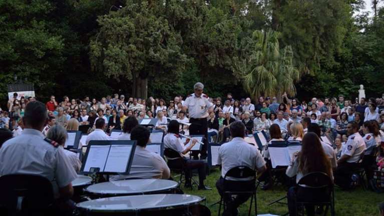 Οι κήποι και τα πάρκα της Αθήνας γίνονται σημείο συνάντησης πολιτισμού