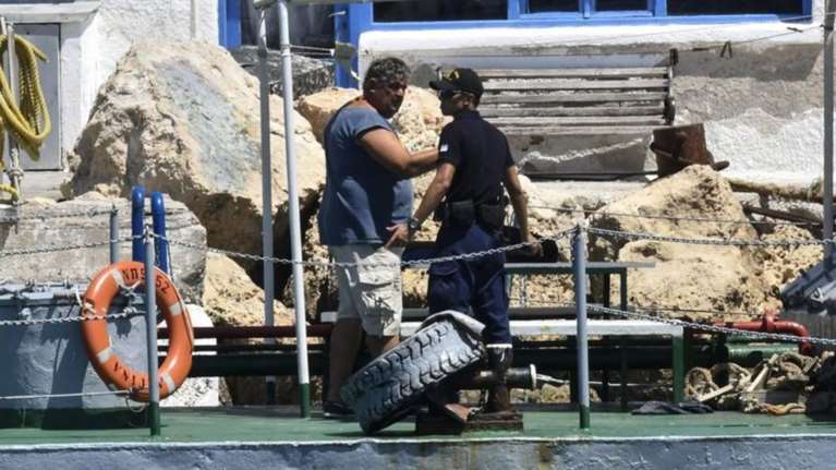 Ελεύθεροι ο πλοίαρχος και το μέλος του πληρώματος του «Αίγινα»