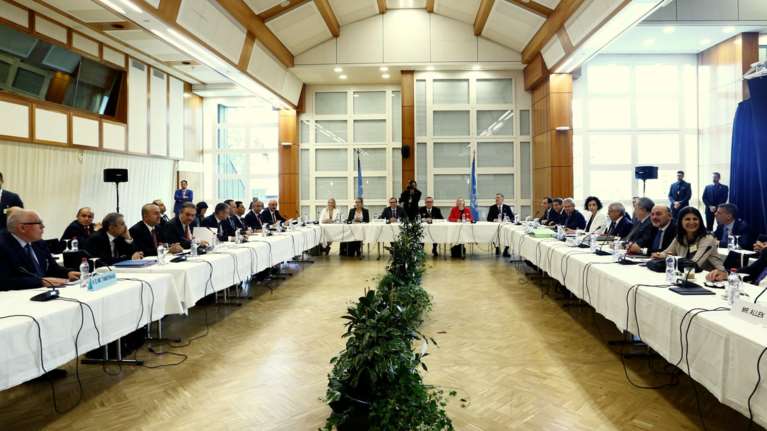 Μπαλάκι η ευθύνη για το ναυάγιο των συνομιλιών στο Κυπριακό