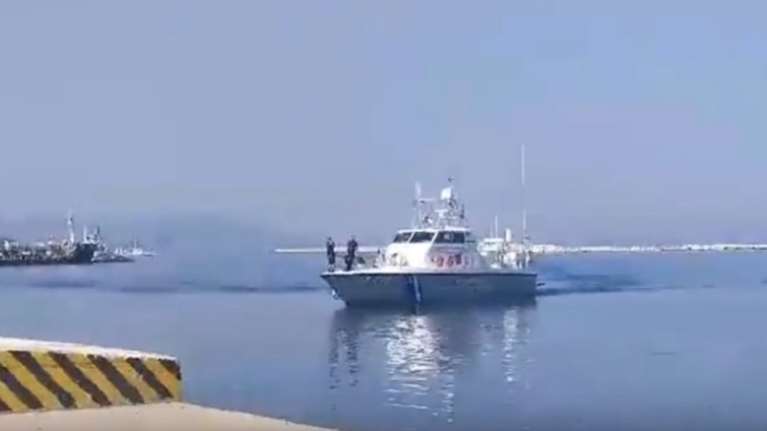 "Βουτιά" στο λιμάνι Πάτρας: "Άνοιξε τα παράθυρα και μας κοίταζε" (ΦΩΤΟ)