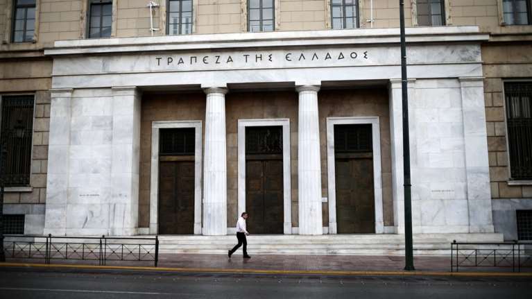 ΤτΕ: Απαραίτητη η μείωση των φόρων-  Καμπανάκι για «κόκκινα» δάνεια