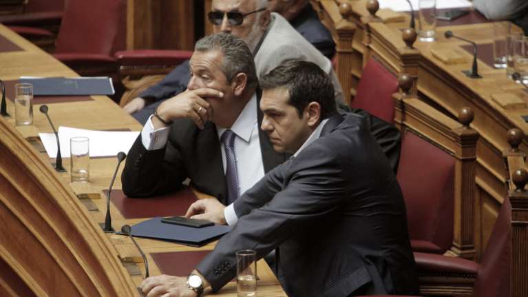 Ενδοκυβερνητικές «παραφωνίες» για Κυπριακό και Σκοπιανό