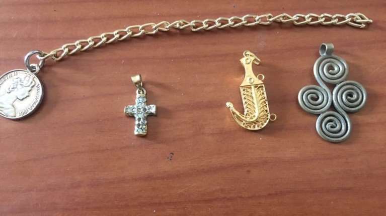 Τους έπιασαν με τα κλεμμένα κοσμήματα στα χέρια