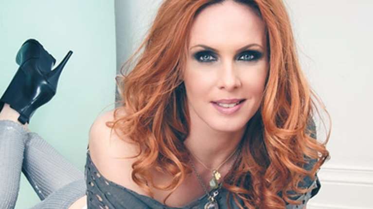 Μαμά και κόρη με σορτσάκι: Η Εβελίνα Παπούλια με την πανέμορφη κόρη της