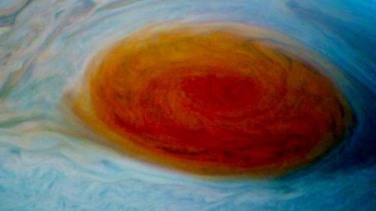 Η τεράστια κηλίδα στον ήλιο που απειλεί με μπλακ άουτ τη Γη