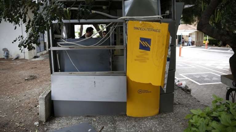 Με λεία 84.000 ευρώ έφυγαν οι δράστες που ανατίναξαν ΑΤΜ