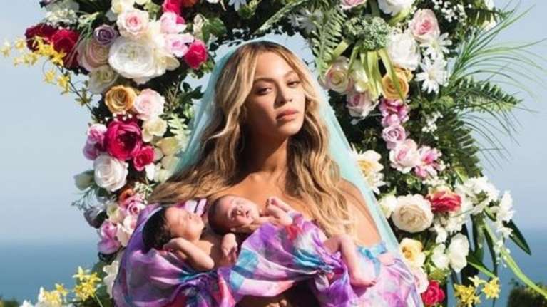 Η απίθανη πρώτη φωτογραφία της Μπιγιονσέ με τα δίδυμα έριξε το instagram