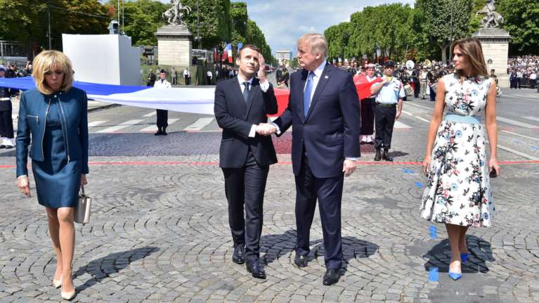 «Επιχείρηση γοητεία»: Πως ο Μακρόν σαγήνευσε τον πρόεδρο Τραμπ