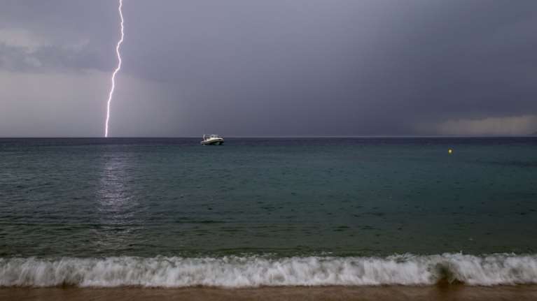Ερχεται μίνι «φθινόπωρο» με καταιγίδες και χαλάζι!