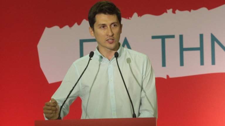 ΠΑΣΟΚ: Ο Γιάννης Βαρουφάκης έχει περίσσιο θράσος