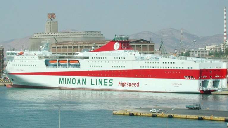 Πόρτα καμπίνας πλοίου έκοψε δάχτυλο τρίχρονου παιδιού