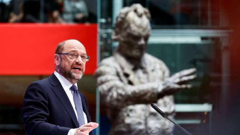 Επίθεση Σουλτς σε Σόιμπλε για την φτώχεια της Ελλάδας