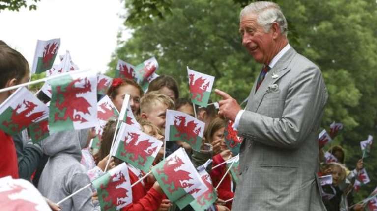 Ο πρίγκιπας Κάρολος «μαγεύει» κάνοντας «τις φωνές» ηρώων του Χάρι Πότερ