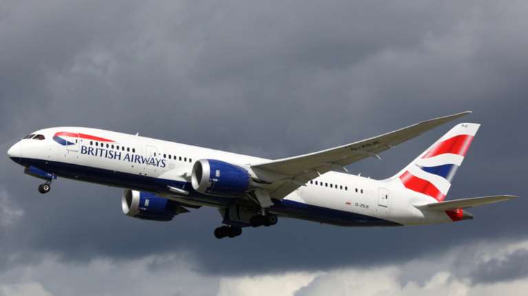 Πανικός στον αέρα! Κεραυνός χτύπησε αεροσκάφος στη Σκιάθο