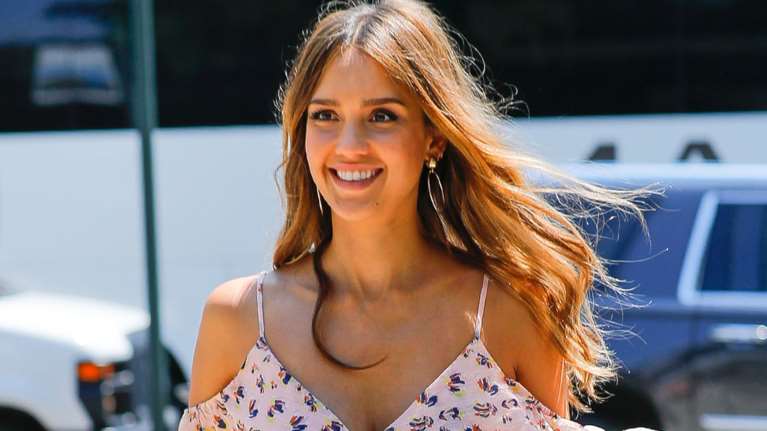 Ο συγκινητικός τρόπος που η Τζέσικα Αλμπα ανακοίνωσε πως είναι έγκυος