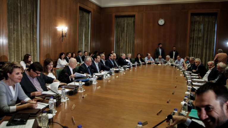 Τριήμερος πολιτικός καύσωνας για την κυβέρνηση- όλα τα μέτωπα