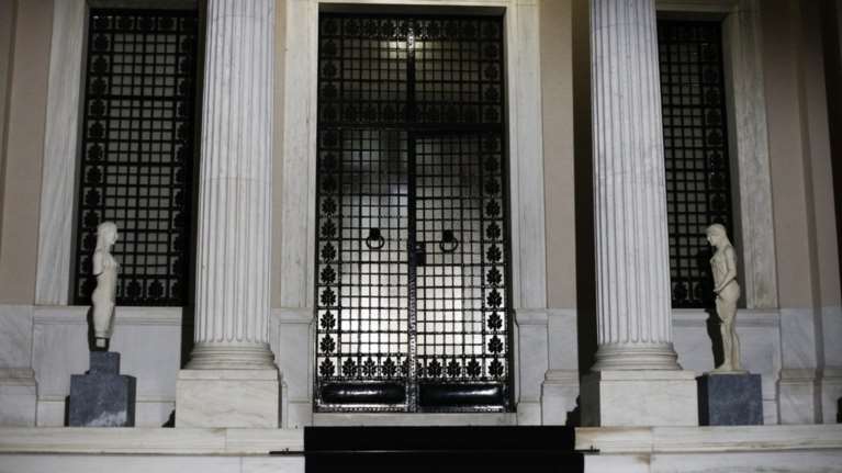 Μαξίμου: Υλοποιούμε το πρόγραμμά μας, με όρθια την κοινωνία