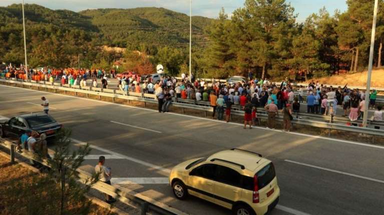 Απέκλεισαν τμήμα της Εγνατίας Οδού κατά του νέου σταθμού διοδίων