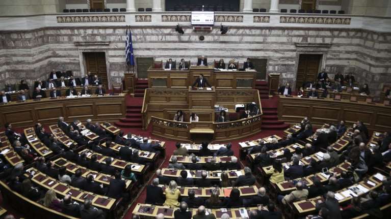 Αναβλήθηκε λόγω σεισμού η συζήτηση στη Βουλή για Καμμένο