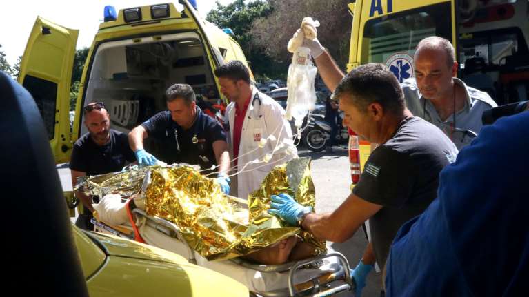 Οι πρώτες εικόνες από τους τραυματίες της Κω που διακομίστηκαν στην Κρήτη