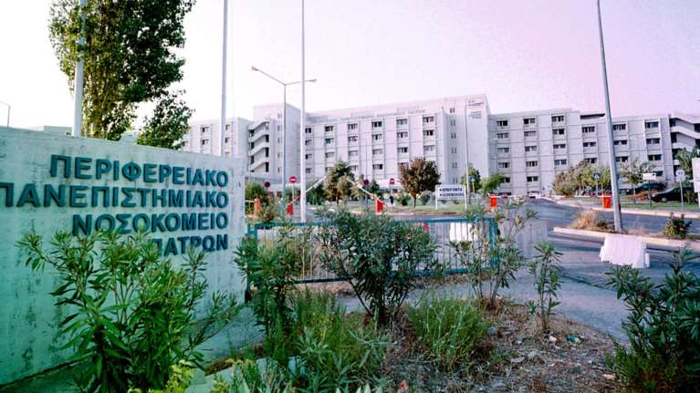 Γιατρός χαράκωσε ασθενή στο πρόσωπο με ποτήρι (ΣΚΛΗΡΕΣ ΦΩΤΟ)