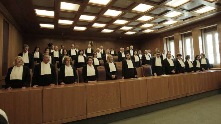 Οχι από το ΣτΕ στο αίτημα των δικηγόρων να μην πάρουν POS