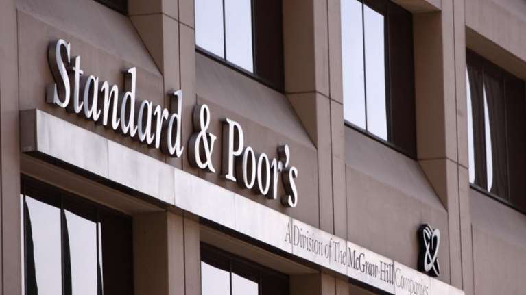 Ναι μεν αλλά από την S&amp;P που δείχνει το μέλλον για αναβάθμιση της Ελλάδας