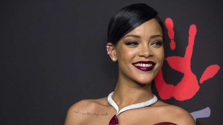 Η Ριάνα θα συναντήσει τον Μακρόν στο Μέγαρο των Ηλυσίων!